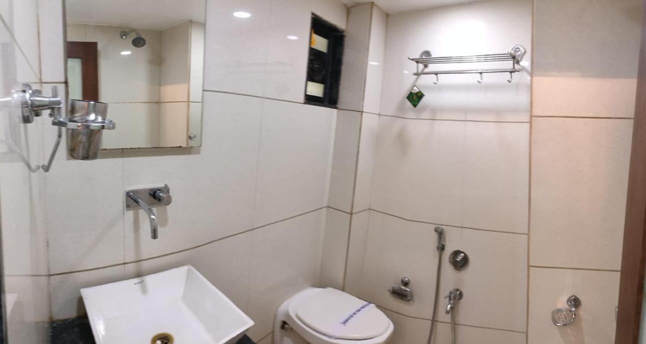 Hotel Zenith スーラト エクステリア 写真